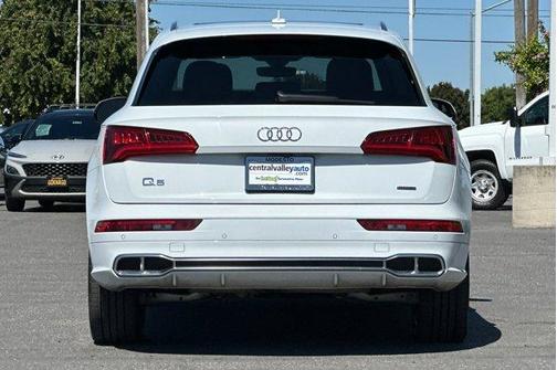Glacier White Metallic 2020 Audi Q5 e 55 Premium