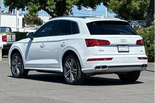 Glacier White Metallic 2020 Audi Q5 e 55 Premium