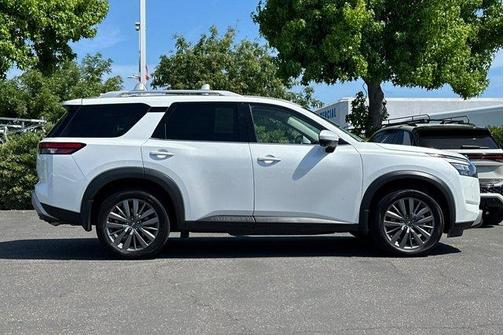 Everest White P 2025 Nissan Pathfinder SL