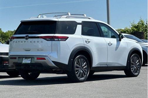 Everest White P 2025 Nissan Pathfinder SL