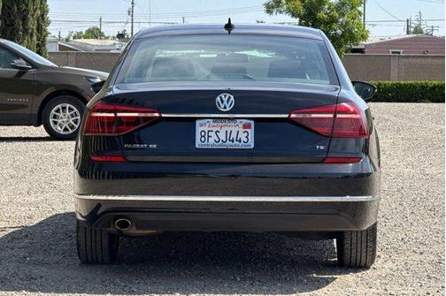 Deep Black Pearl Effect 2018 Volkswagen Passat 2.0T SE