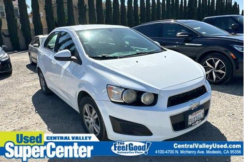 Summit White 2015 Chevrolet Sonic LT