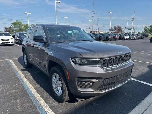 2023 Jeep Grand Cherokee Laredo 4x4
