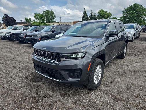 2023 Jeep Grand Cherokee Laredo 4x4