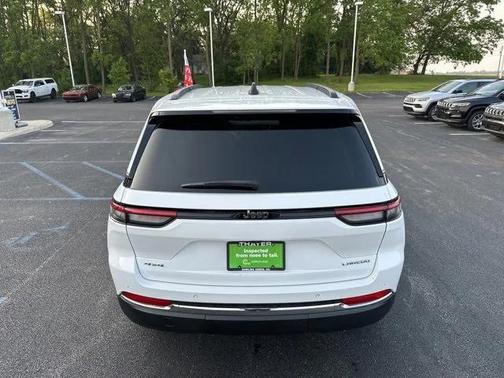 2022 Jeep Grand Cherokee Laredo 4x4