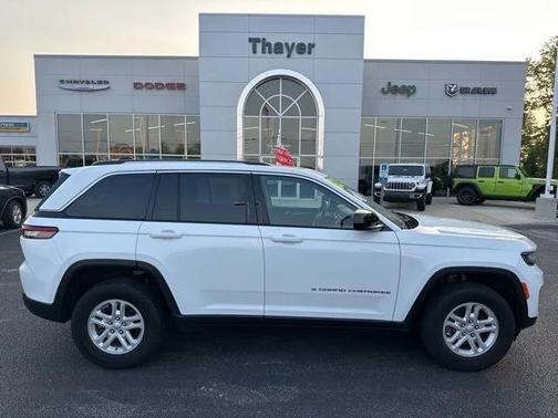 2022 Jeep Grand Cherokee Laredo 4x4