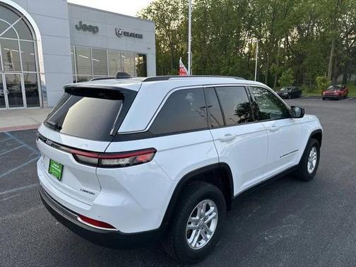 2022 Jeep Grand Cherokee Laredo 4x4
