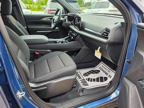 Lakeshore Blue Metallic 2026 Chevrolet Traverse LT