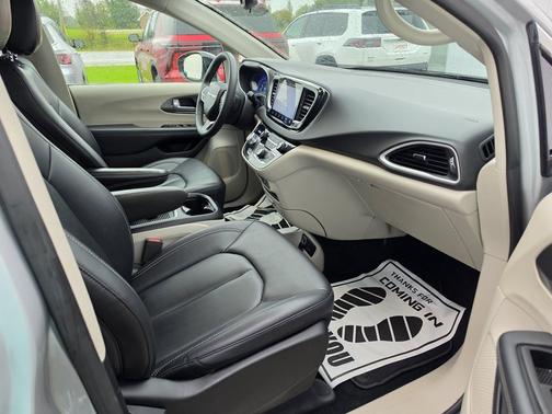 Silver Mist Clearcoat 2024 Chrysler Pacifica Touring L