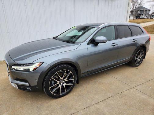 2018 Volvo V90 Cross Country T6