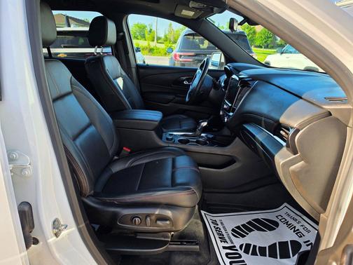 Summit White 2022 Chevrolet Traverse RS