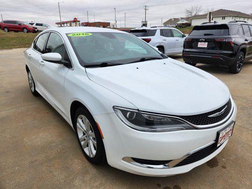 2016 Chrysler 200 Limited