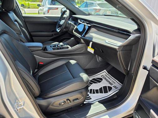 Silver Zynith Clearcoat 2026 Jeep Cherokee Limited