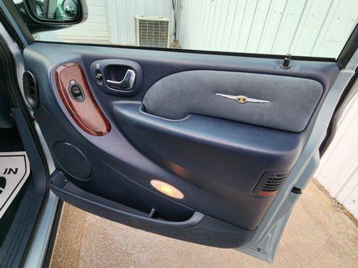 2001 Chrysler Town & Country Limited