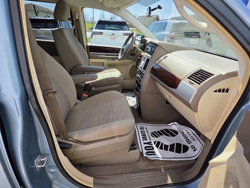 2010 Chrysler Town & Country Touring