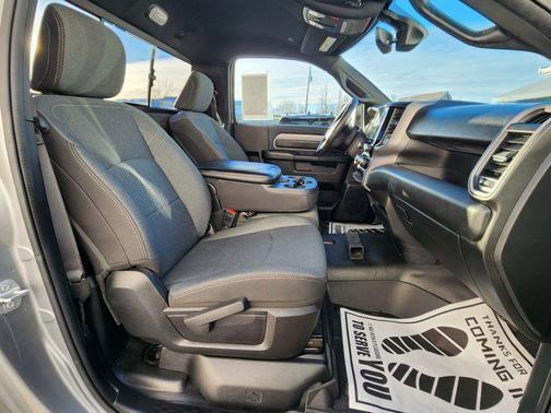 2022 RAM 2500 Tradesman Regular Cab 4x4 8' Box