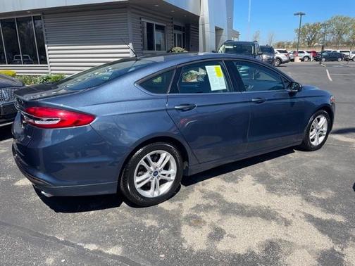 Photo 4 of 37 of 2018 Ford Fusion SE
