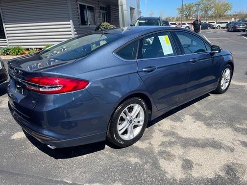 Photo 5 of 37 of 2018 Ford Fusion SE