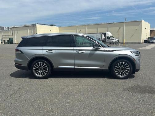2022 Lincoln Aviator Standard AWD