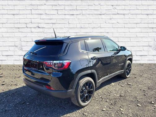 Diamond Black 2026 Jeep Compass Latitude