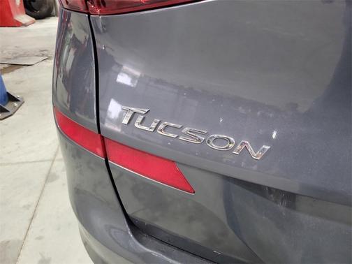 2021 Hyundai TUCSON SE