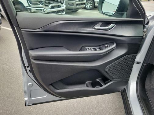 Silver Zynith 2026 Jeep Grand Cherokee L Laredo