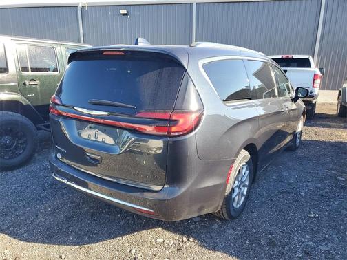 2021 Chrysler Pacifica Touring-L