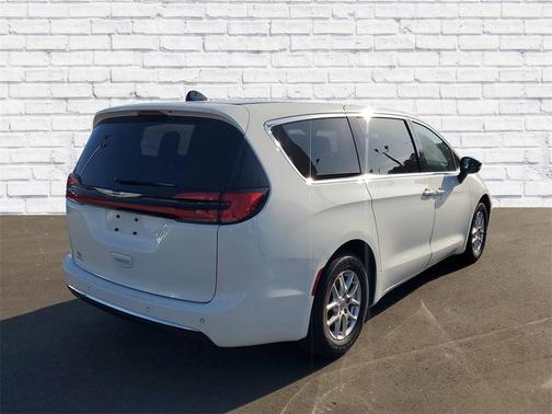 2024 Chrysler Pacifica Touring