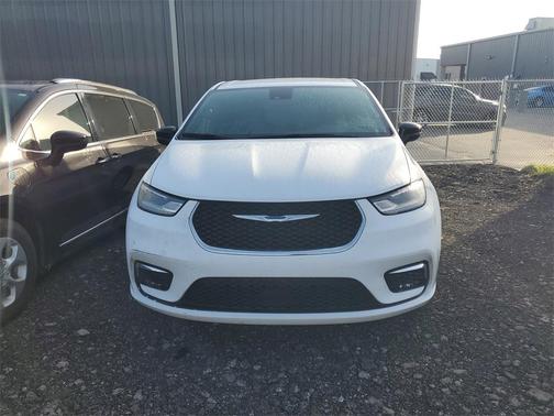 2024 Chrysler Pacifica Touring