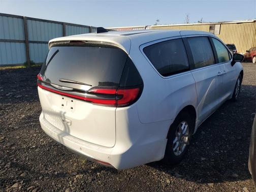 2024 Chrysler Pacifica Touring