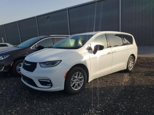 2024 Chrysler Pacifica Touring