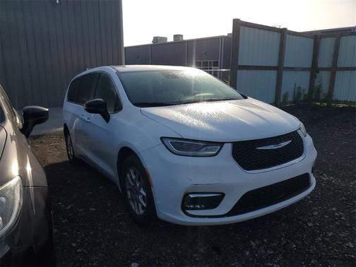 2024 Chrysler Pacifica Touring