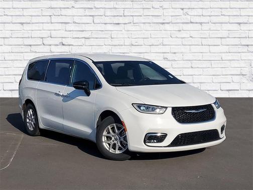 2024 Chrysler Pacifica Touring
