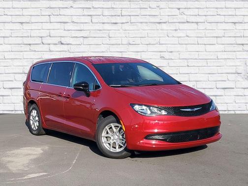 2025 Chrysler Voyager LX