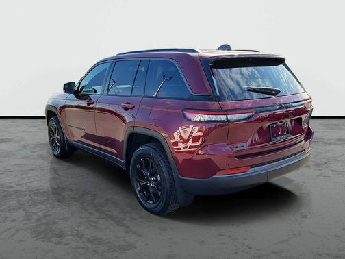 Velvet Red Pearlcoat 2026 Jeep Grand Cherokee Laredo