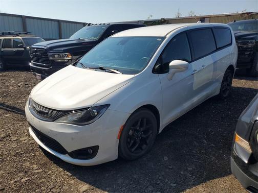 2020 Chrysler Pacifica Touring