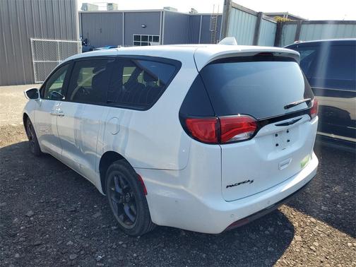 2020 Chrysler Pacifica Touring