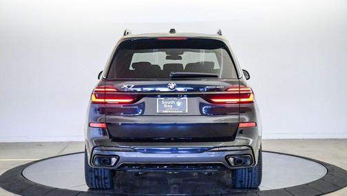 Black Sapphire Metallic 2026 BMW X7 xDrive40i