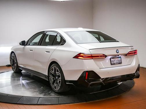 Mineral White Metallic 2026 BMW 530 530i