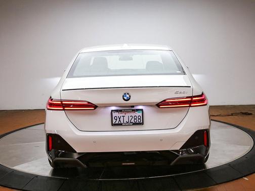 Mineral White Metallic 2026 BMW 530 530i