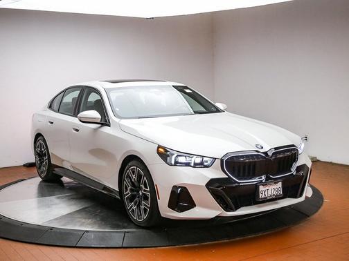 Mineral White Metallic 2026 BMW 530 530i