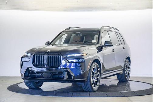 Carbon Black Metallic 2026 BMW X7 xDrive40i