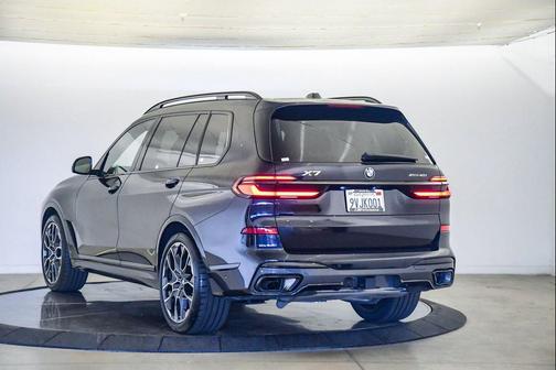 Carbon Black Metallic 2026 BMW X7 xDrive40i