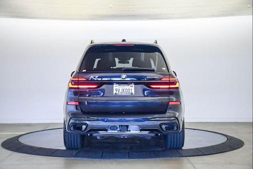Carbon Black Metallic 2026 BMW X7 xDrive40i