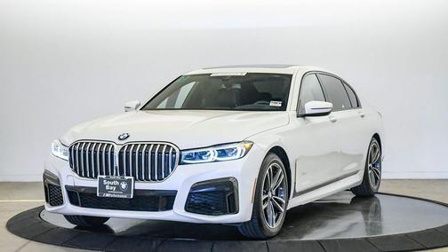 Mineral White Metallic 2022 BMW 740 i