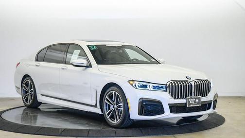 Mineral White Metallic 2022 BMW 740 i