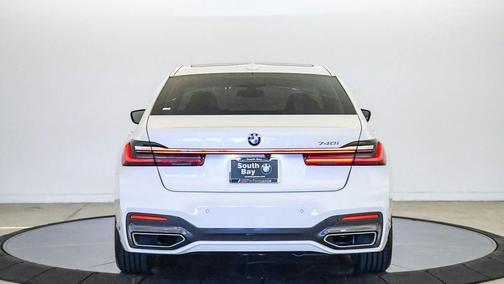 Mineral White Metallic 2022 BMW 740 i