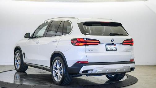 Mineral White Metallic 2024 BMW X5 xDrive40i