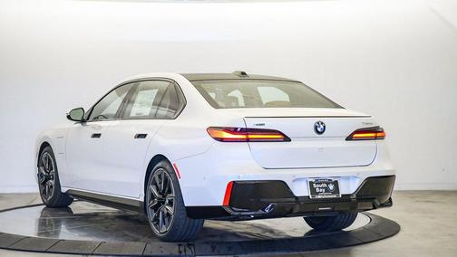 2026 BMW 750e i xDrive