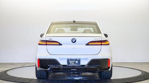 Mineral White Metallic 2026 BMW 750e i xDrive